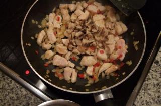 Омурайсу (японский омлет) - фото шага 3