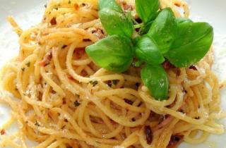 Паста с анчоусами и овечьим сыром - фото шага 3