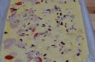 Рулет из омлета с сыром - фото шага 3