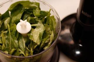 Рулетики из индейки с орехами, базиликом и сыром - фото шага 4