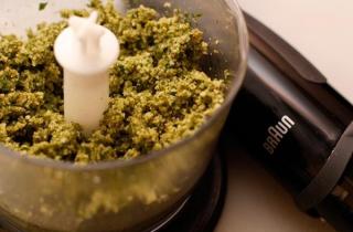 Рулетики из индейки с орехами, базиликом и сыром - фото шага 5