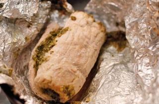 Рулетики из индейки с орехами, базиликом и сыром - фото шага 9