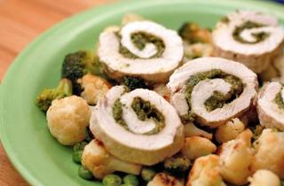 Рулетики из индейки с орехами, базиликом и сыром - фото шага 10