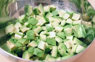 Салат из авокадо и груш - фото шага 1