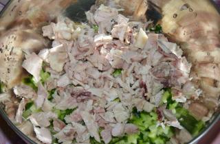 Салат из блинчиков в цветке - фото шага 7