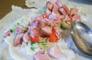 Шаурма с копченой курицей - фото шага 6