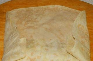 Шаурма с рыбой, сыром и овощами - фото шага 10