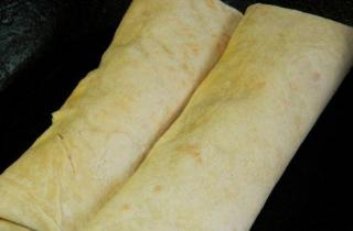 Шаурма с рыбой, сыром и овощами - фото шага 11