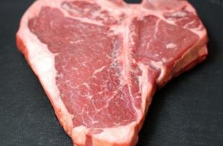 Стейк тибон с вишневым соусом - фото шага 1