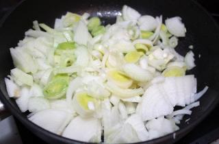 Томатный суп с лапшой - фото шага 1