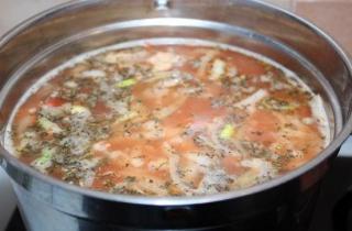 Томатный суп с лапшой - фото шага 4