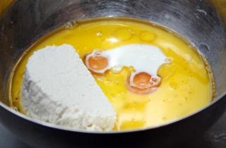 Кексы с вялеными помидорами - фото шага 1