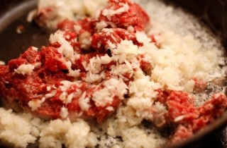 Кесадилья с сыром и мясом - фото шага 3