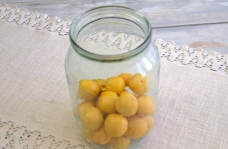 Компот из алычи и кабачков на зиму - фото шага 2