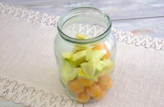 Компот из алычи и кабачков на зиму - фото шага 3