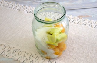 Компот из алычи и кабачков на зиму - фото шага 6