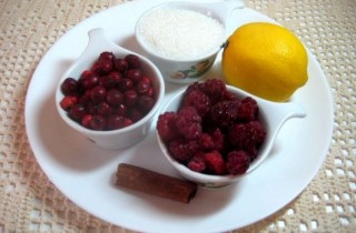 Малиновое варенье с боярышником - фото шага 1