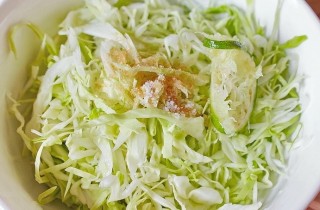 Острая капуста со сливками - фото шага 1