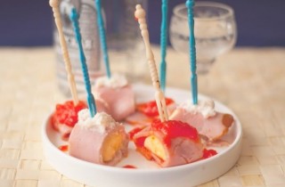 Острые рулетики из ветчины с бананом