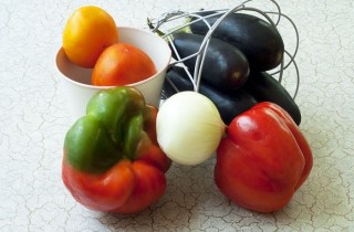 Овощной салат из баклажанов - фото шага 1