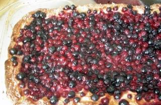 Пирог со смородиной - фото шага 5