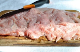 Рулет из индейки с сыром и сливами - фото шага 2