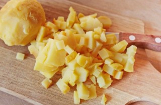 Рустикальный салат из квашеной капусты с горошком - фото шага 6