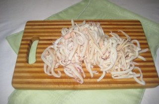 Салат с перцем и кальмарами - фото шага 2