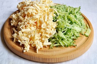 Салат с шампиньонами и консервированными ананасами - фото шага 3