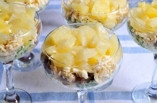 Салат с шампиньонами и консервированными ананасами - фото шага 6