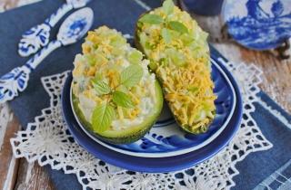 Салат с яйцом и авокадо - фото шага 5