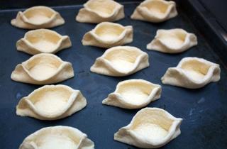 Тарталетки из слоеного теста с начинкой - фото шага 2