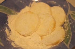 Теплые бутерброды с кабачком и чесноком - фото шага 3