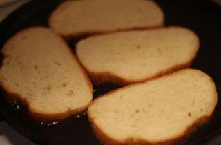 Теплые бутерброды с кабачком и чесноком - фото шага 5