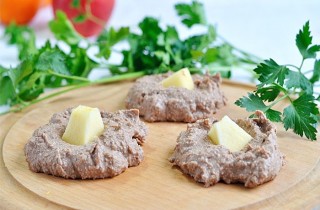 Закусочные шарики из печени с яблоком - фото шага 2