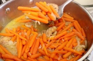 Куриные бедра с овощами - фото шага 9
