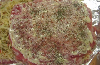 Мясной рулет с сыром - фото шага 6
