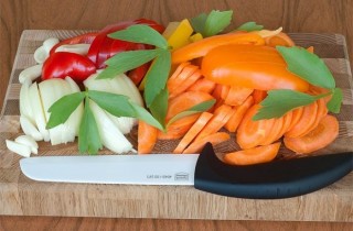 Баранина, запеченная с овощами - фото шага 2