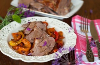 Баранина, запеченная с овощами