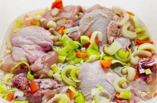 Фрикасе из курицы с овощами в винном соусе - фото шага 1