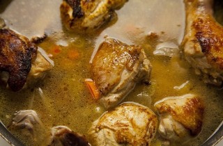 Фрикасе из курицы с овощами в винном соусе - фото шага 5