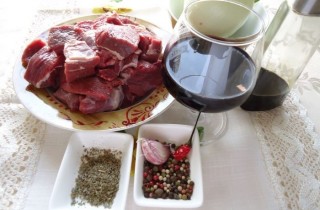 Говядина, тушеная в вине - фото шага 1