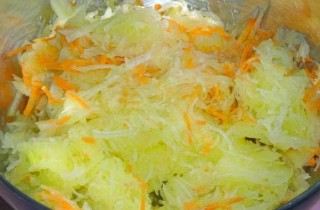 Кабачковый рулет с фаршем - фото шага 2