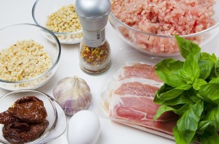 Котлеты из индейки с прошутто - фото шага 1