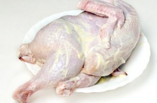 Курица в рукаве, фаршированная черносливом и яблоками - фото шага 3