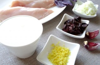 Куриная грудка, запеченная в йогурте - фото шага 1