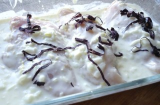 Куриная грудка, запеченная в йогурте - фото шага 4