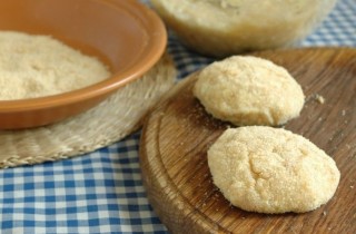 Куриные котлеты с творогом в панировке - фото шага 5