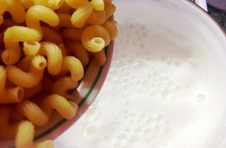 Молочный суп с макаронами - фото шага 3