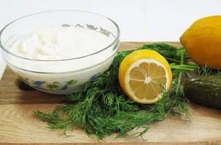 Сметанный соус с солеными огурцами - фото шага 1